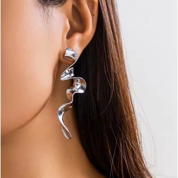 Silver Geometric Ribbon Crumpled Molten Metal Drop Statement Earrings S21 - Picture 2 of 4